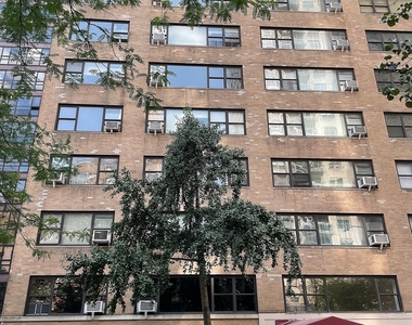 East 55 Street - Photo Thumbnail 4