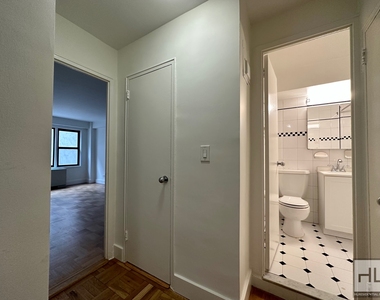 East 63 Street - Photo Thumbnail 2