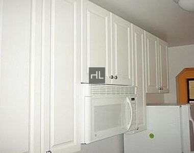 East 80 Street - Photo Thumbnail 7