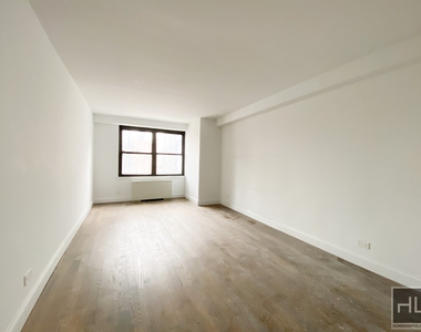 E 82 St - Photo Thumbnail 1