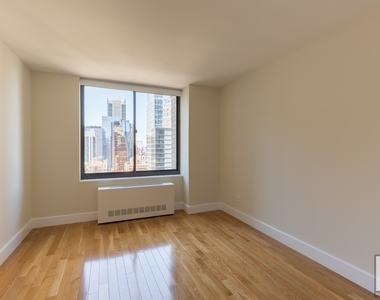 West 48th Street - Photo Thumbnail 1