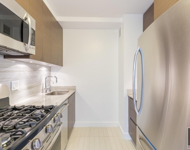 West 48th Street - Photo Thumbnail 1