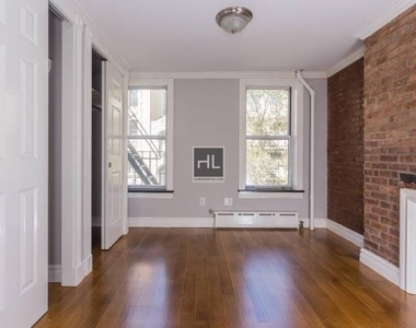 E 7th St. - Photo Thumbnail 5
