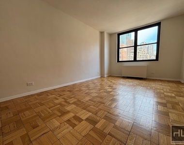 East 49 Street - Photo Thumbnail 1