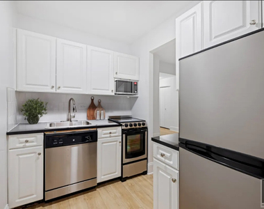 West 34th Street - Photo Thumbnail 1