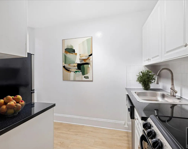 West 34th Street - Photo Thumbnail 2