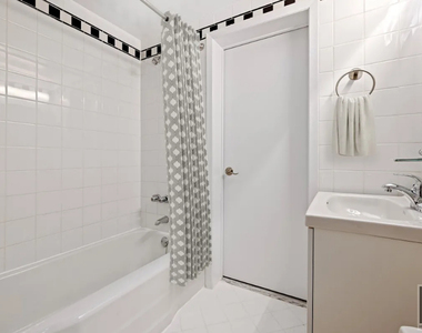West 34th Street - Photo Thumbnail 3