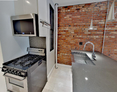 East 82 Street - Photo Thumbnail 2