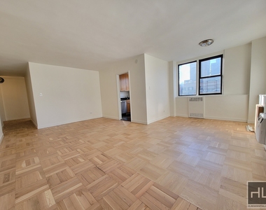 East 79th Street - Photo Thumbnail 1