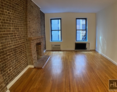 East 84 Street - Photo Thumbnail 4