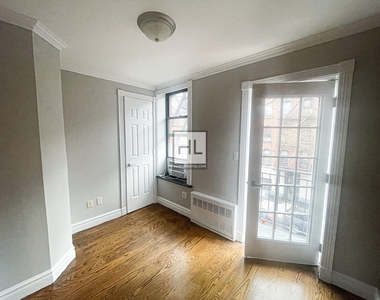 East 5 Street - Photo Thumbnail 4