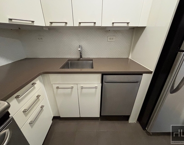 East 63 Street - Photo Thumbnail 3