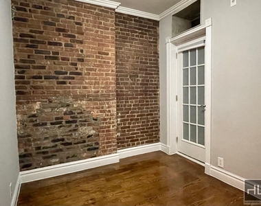 East 23 Street - Photo Thumbnail 3