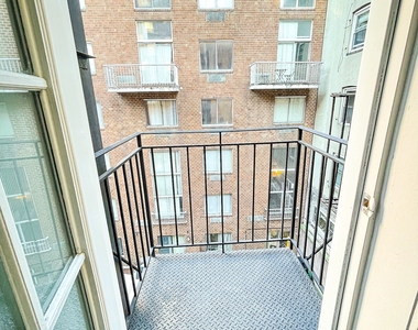 East 23 Street - Photo Thumbnail 4