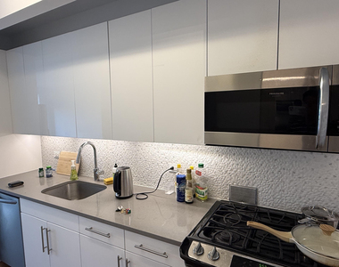606 West 57th Street - Photo Thumbnail 14