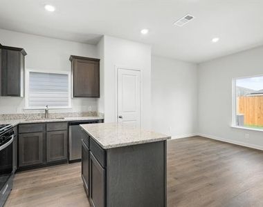 1537 Harvester Drive - Photo Thumbnail 3