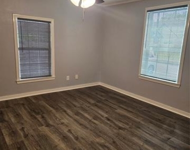 3907 Bois D Arc Street - Photo Thumbnail 7