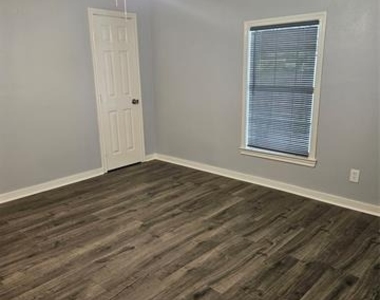3907 Bois D Arc Street - Photo Thumbnail 8