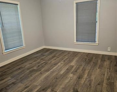 3907 Bois D Arc Street - Photo Thumbnail 9