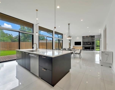 11248 Jamestown Road - Photo Thumbnail 16