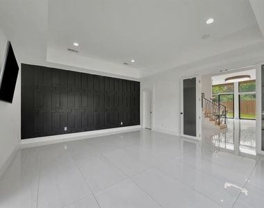 11248 Jamestown Road - Photo Thumbnail 7