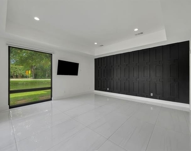 11248 Jamestown Road - Photo Thumbnail 8