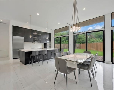 11248 Jamestown Road - Photo Thumbnail 15