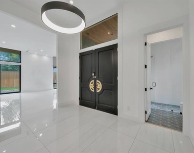 11248 Jamestown Road - Photo Thumbnail 4