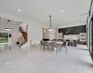 11248 Jamestown Road - Photo Thumbnail 13