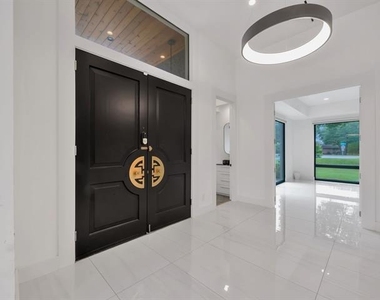 11248 Jamestown Road - Photo Thumbnail 3