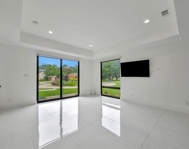 11248 Jamestown Road - Photo Thumbnail 5