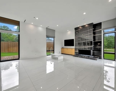 11248 Jamestown Road - Photo Thumbnail 9