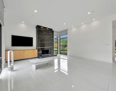 11248 Jamestown Road - Photo Thumbnail 11