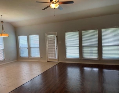 1208 Lazy Lane - Photo Thumbnail 9