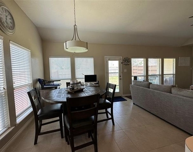 1208 Lazy Lane - Photo Thumbnail 10