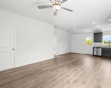 8316 White Wolf Trail - Photo Thumbnail 2