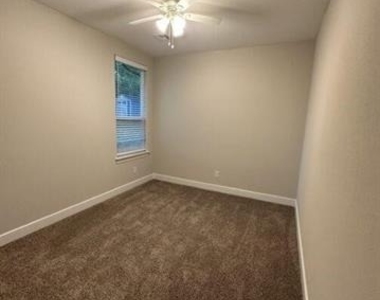 914 W Baker Street - Photo Thumbnail 6