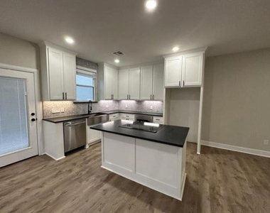 914 W Baker Street - Photo Thumbnail 3
