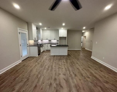 914 W Baker Street - Photo Thumbnail 2