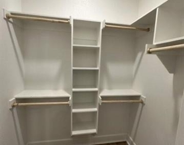 914 W Baker Street - Photo Thumbnail 8