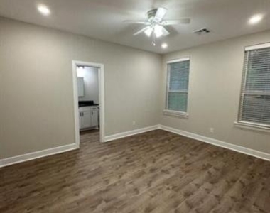 914 W Baker Street - Photo Thumbnail 5