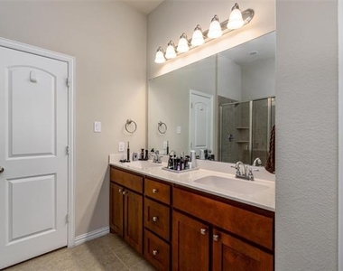 2559 Adam Lane - Photo Thumbnail 15