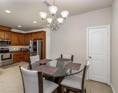 2559 Adam Lane - Photo Thumbnail 9