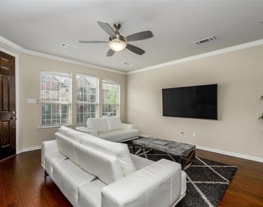 2559 Adam Lane - Photo Thumbnail 3
