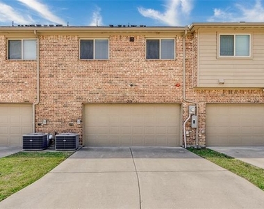 2559 Adam Lane - Photo Thumbnail 24