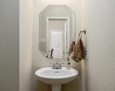 2559 Adam Lane - Photo Thumbnail 21