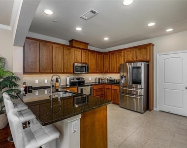 2559 Adam Lane - Photo Thumbnail 8