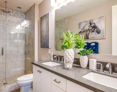 3105 N 71st Street - Photo Thumbnail 8