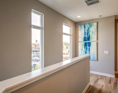 3105 N 71st Street - Photo Thumbnail 12