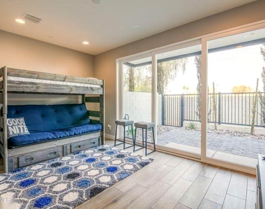 3105 N 71st Street - Photo Thumbnail 4